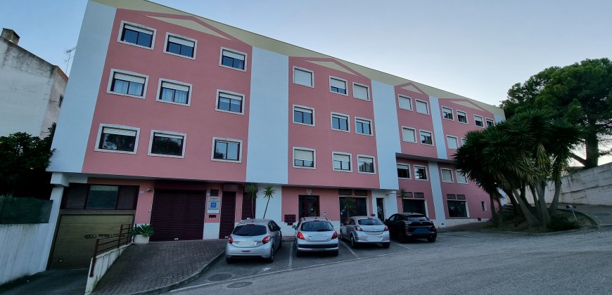 Loja c/ 13 lugares de estacionamentos - (c/496,00m²) - Vila Franca de Xira